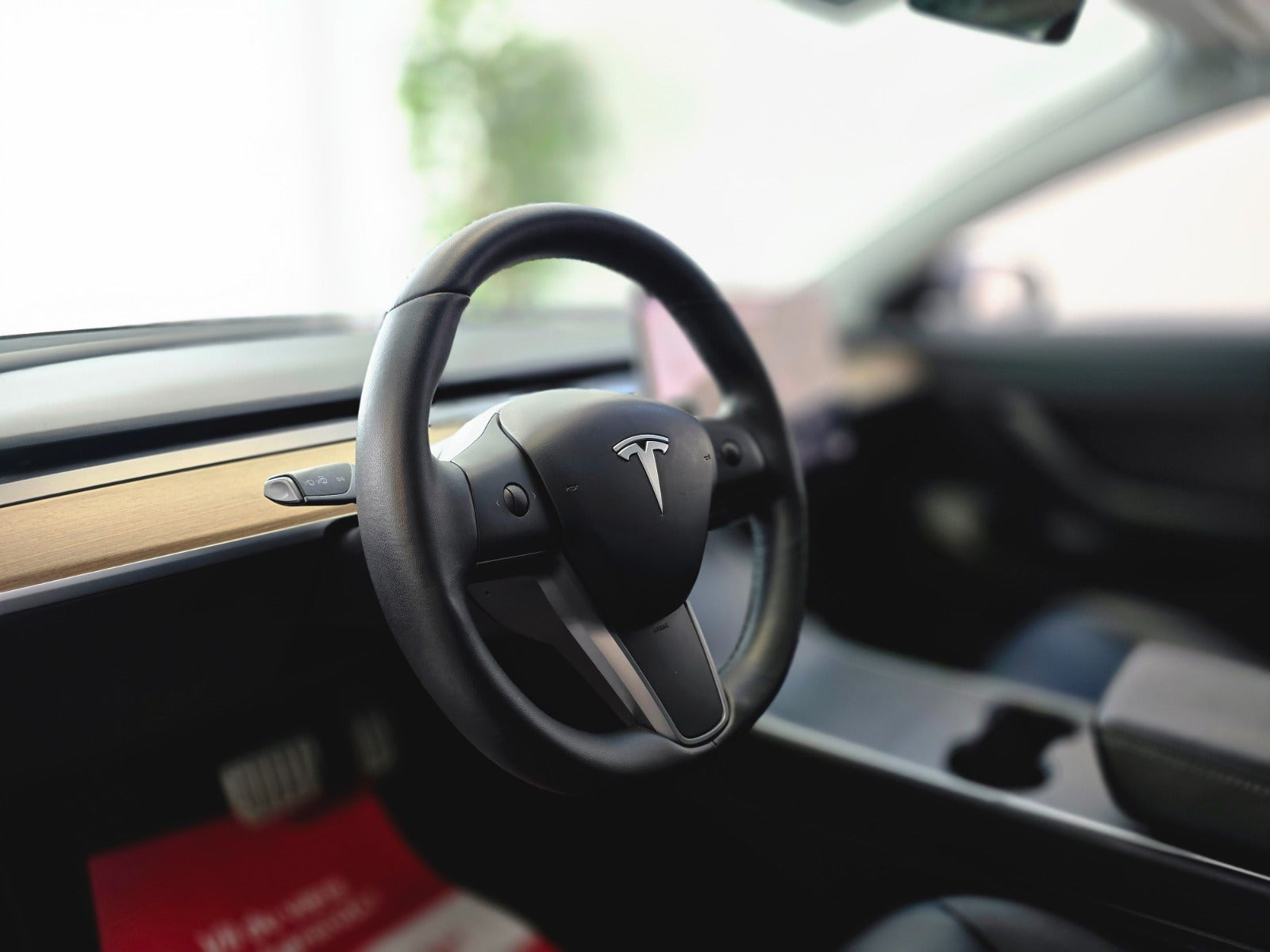 Grå Tesla Model 3 fra 2020