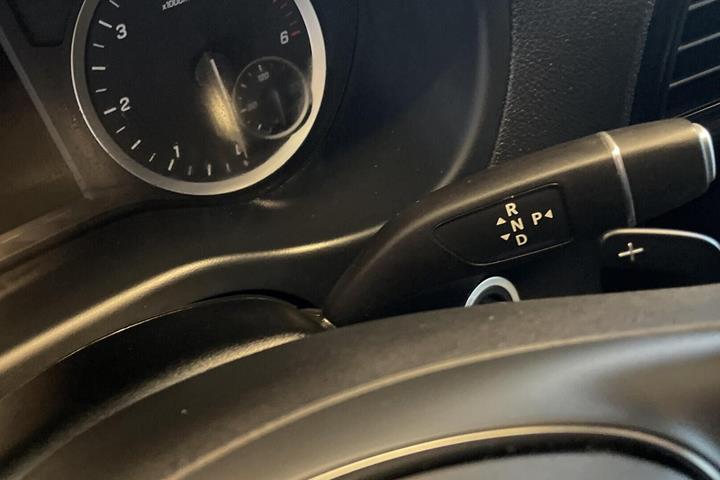 Hvid Mercedes Vito 114 fra 2021