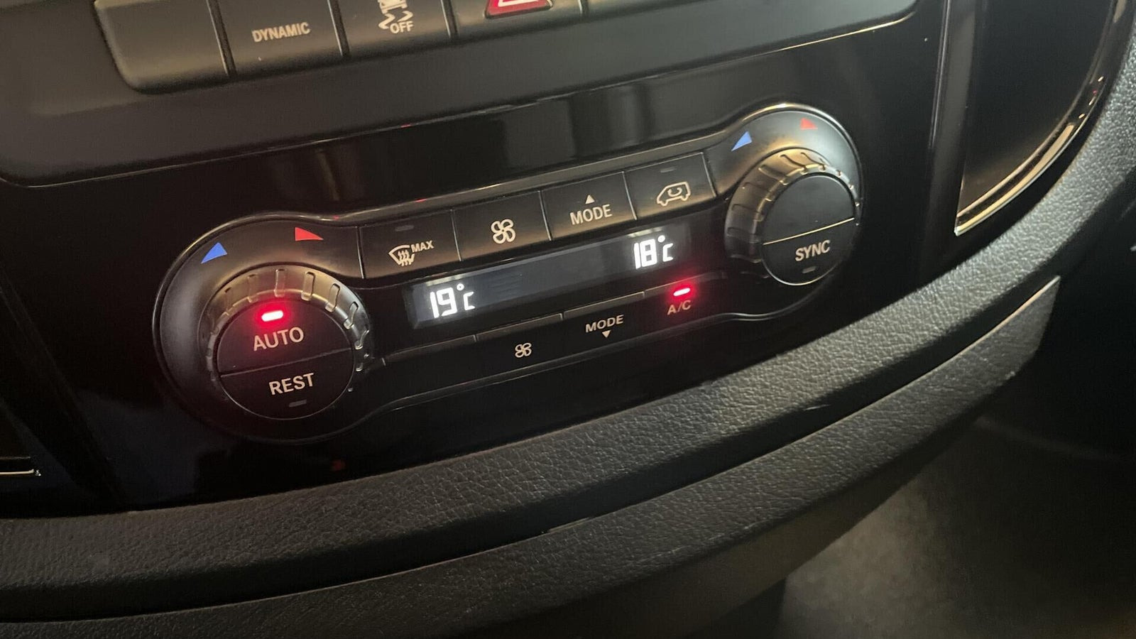 Hvid Mercedes Vito 114 fra 2021