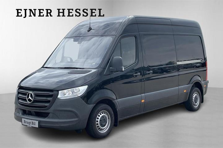 Sort Mercedes Sprinter 215 fra 2022