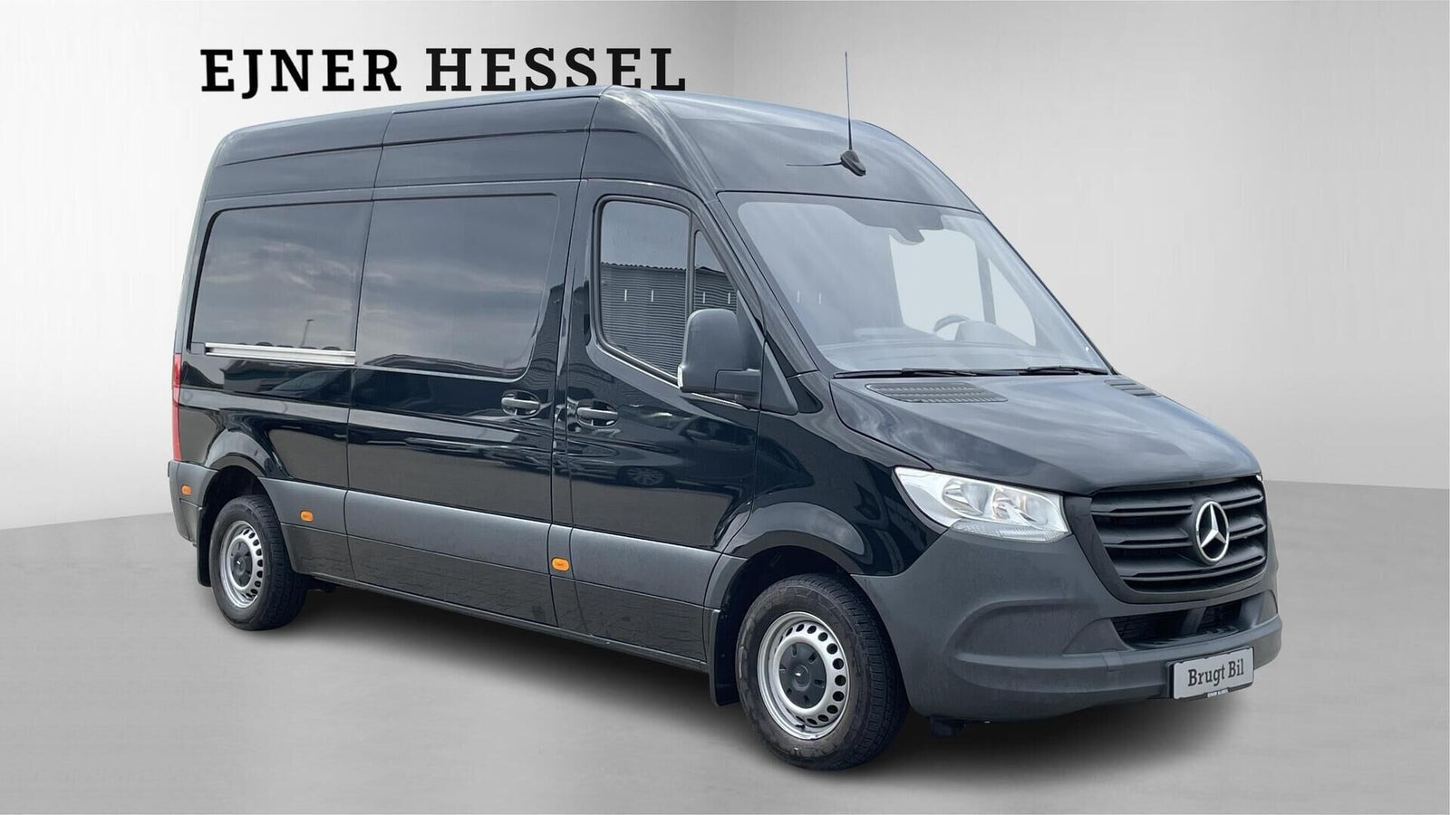 Sort Mercedes Sprinter 215 fra 2022