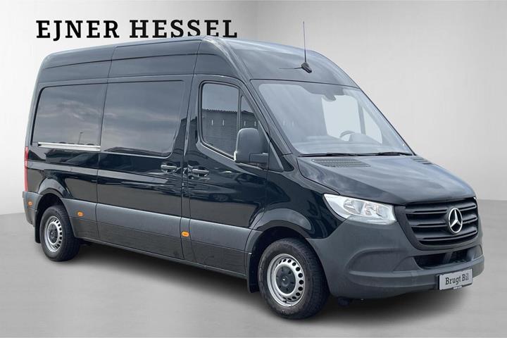 Sort Mercedes Sprinter 215 fra 2022