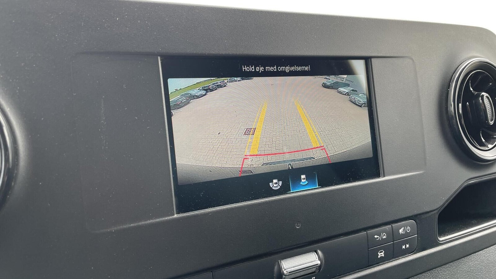 Sort Mercedes Sprinter 215 fra 2022
