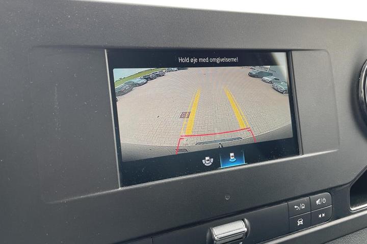 Sort Mercedes Sprinter 215 fra 2022