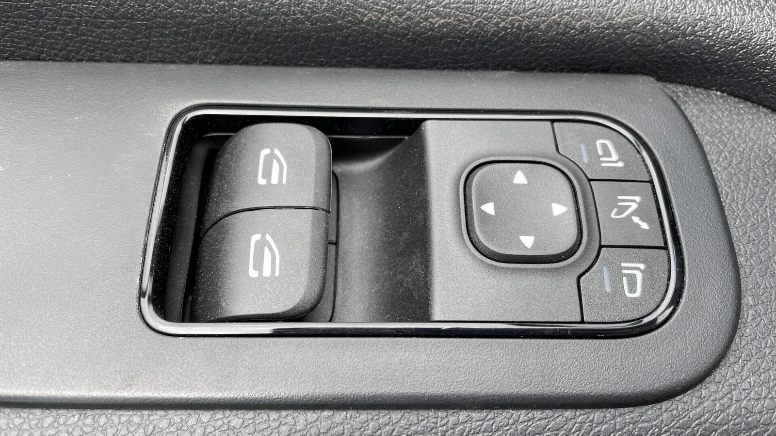 Sort Mercedes Sprinter 215 fra 2022