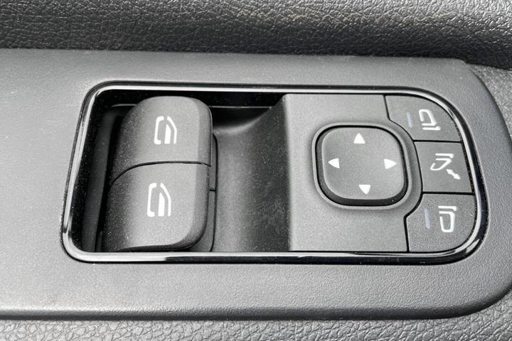 Sort Mercedes Sprinter 215 fra 2022