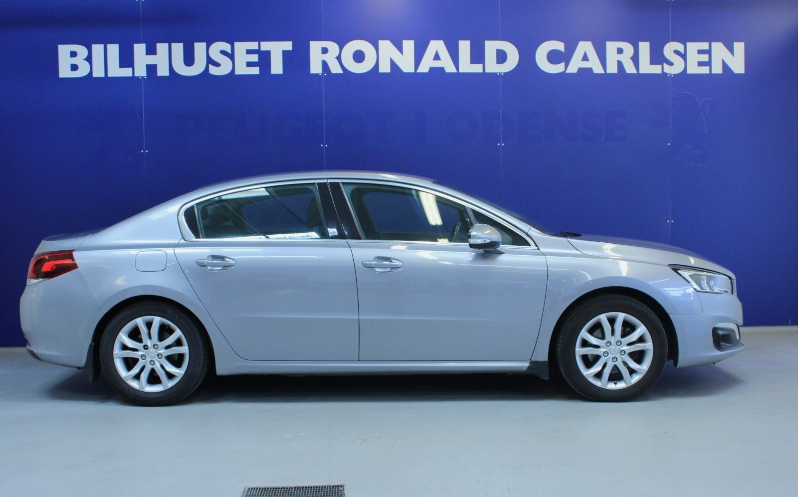 Sølv Peugeot 508 fra 2016
