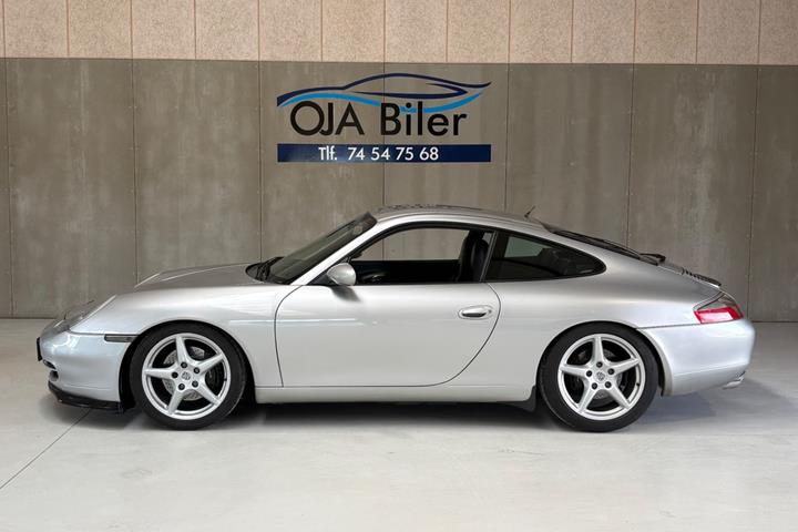 Sølv Porsche 911 Carrera fra 1999
