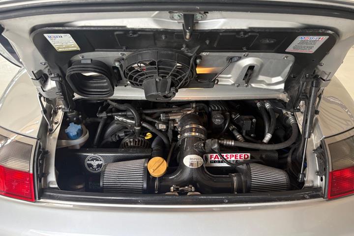 Sølv Porsche 911 Carrera fra 1999