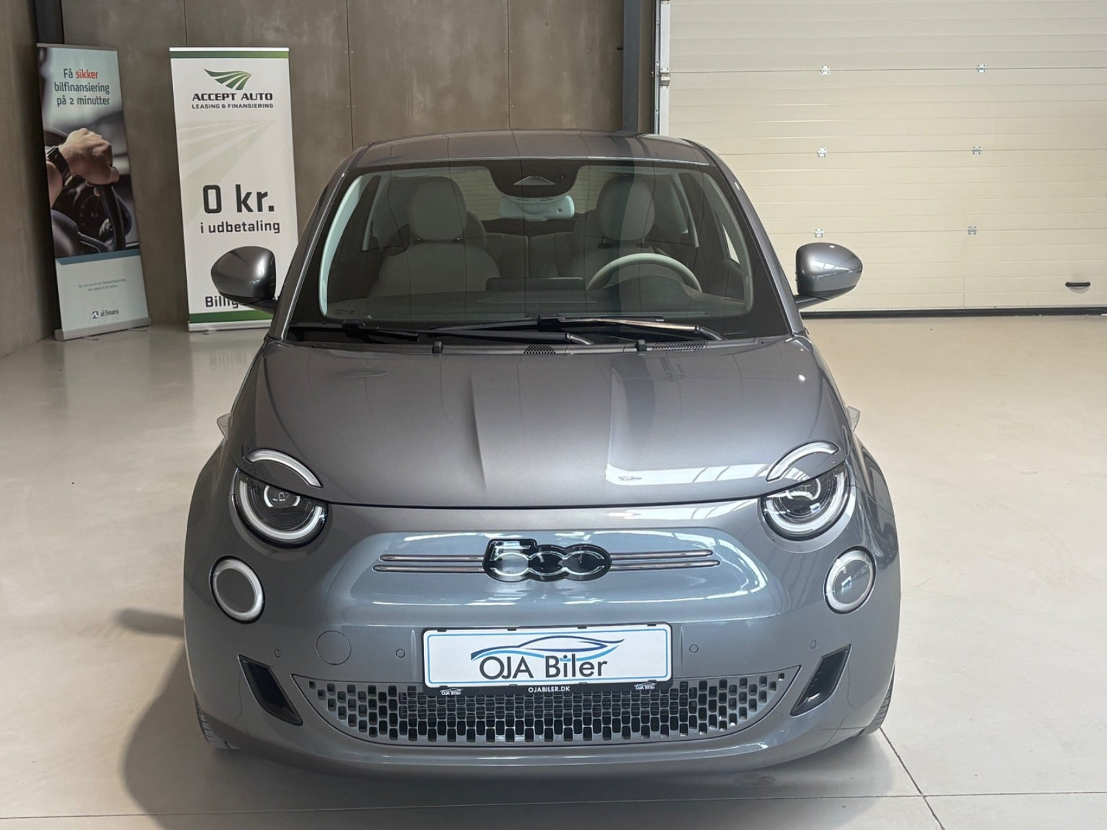 Grå Fiat 500e fra 2022