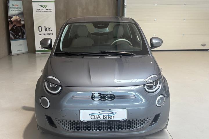 Grå Fiat 500e fra 2022