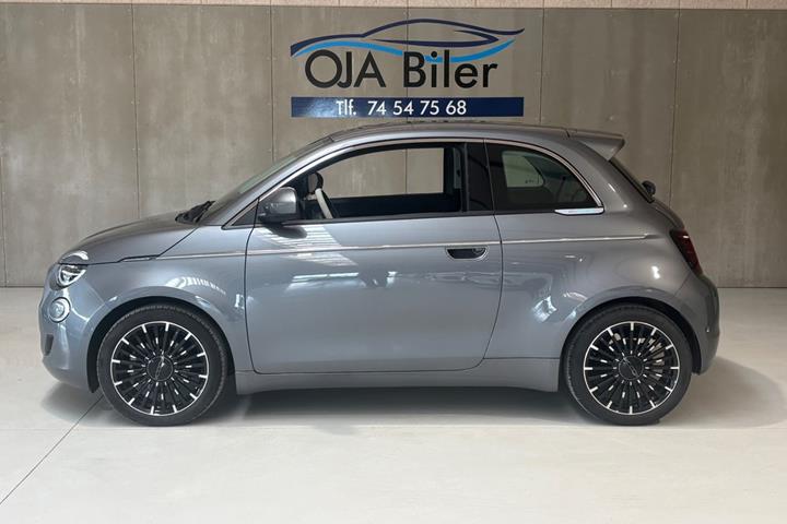 Grå Fiat 500e fra 2022