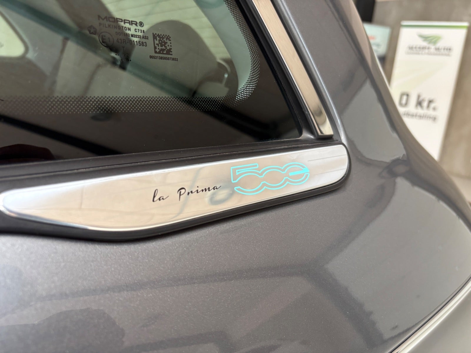 Grå Fiat 500e fra 2022