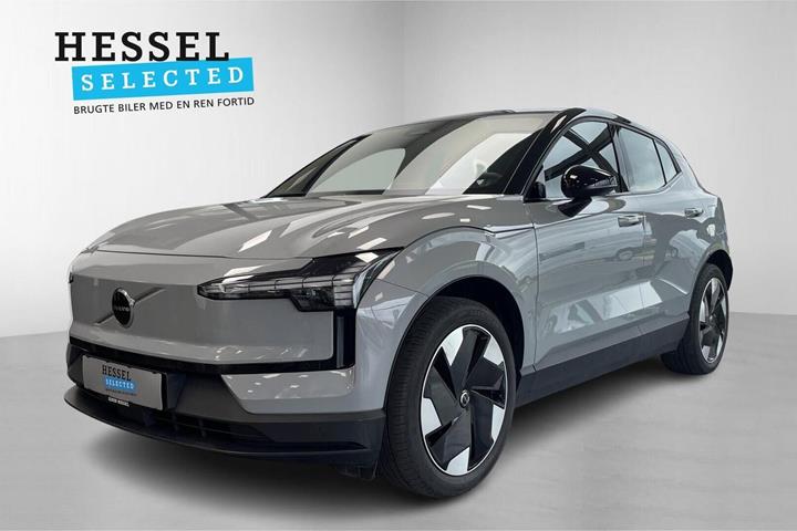 Grå Volvo EX30 fra 2024 set udefra