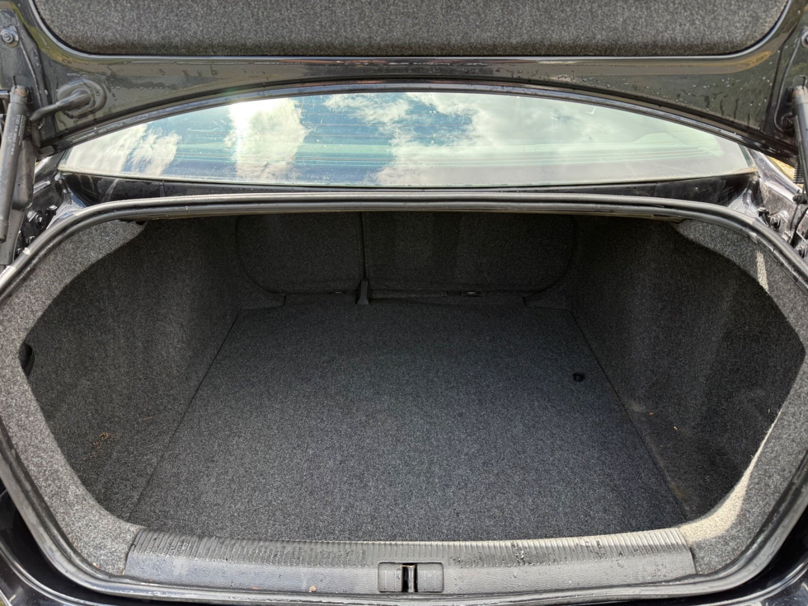 undefined VW Jetta fra 2008 set indefra