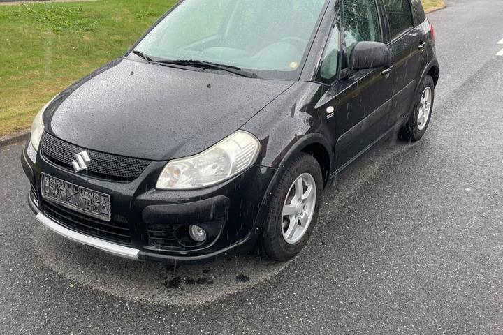 undefined Suzuki SX4 fra 2008 set udefra