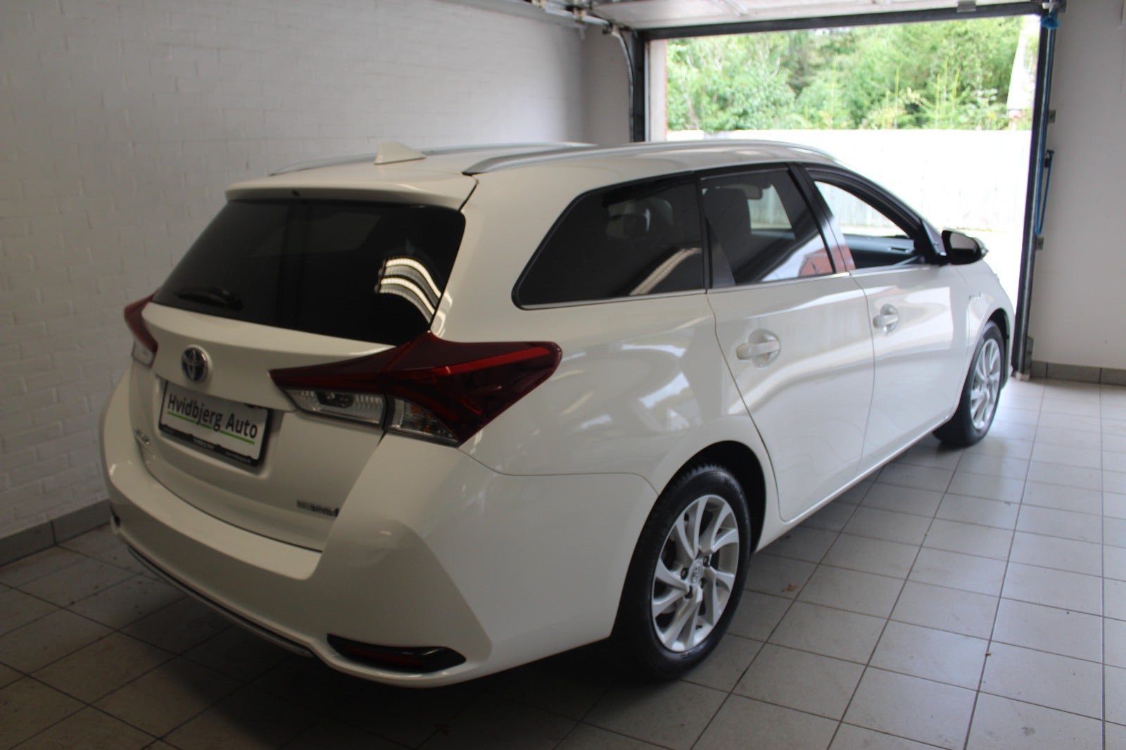 Hvid Toyota Auris fra 2018