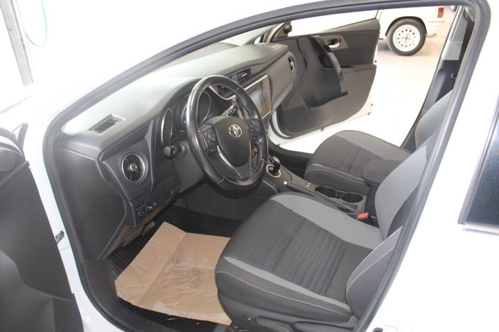 Hvid Toyota Auris fra 2018