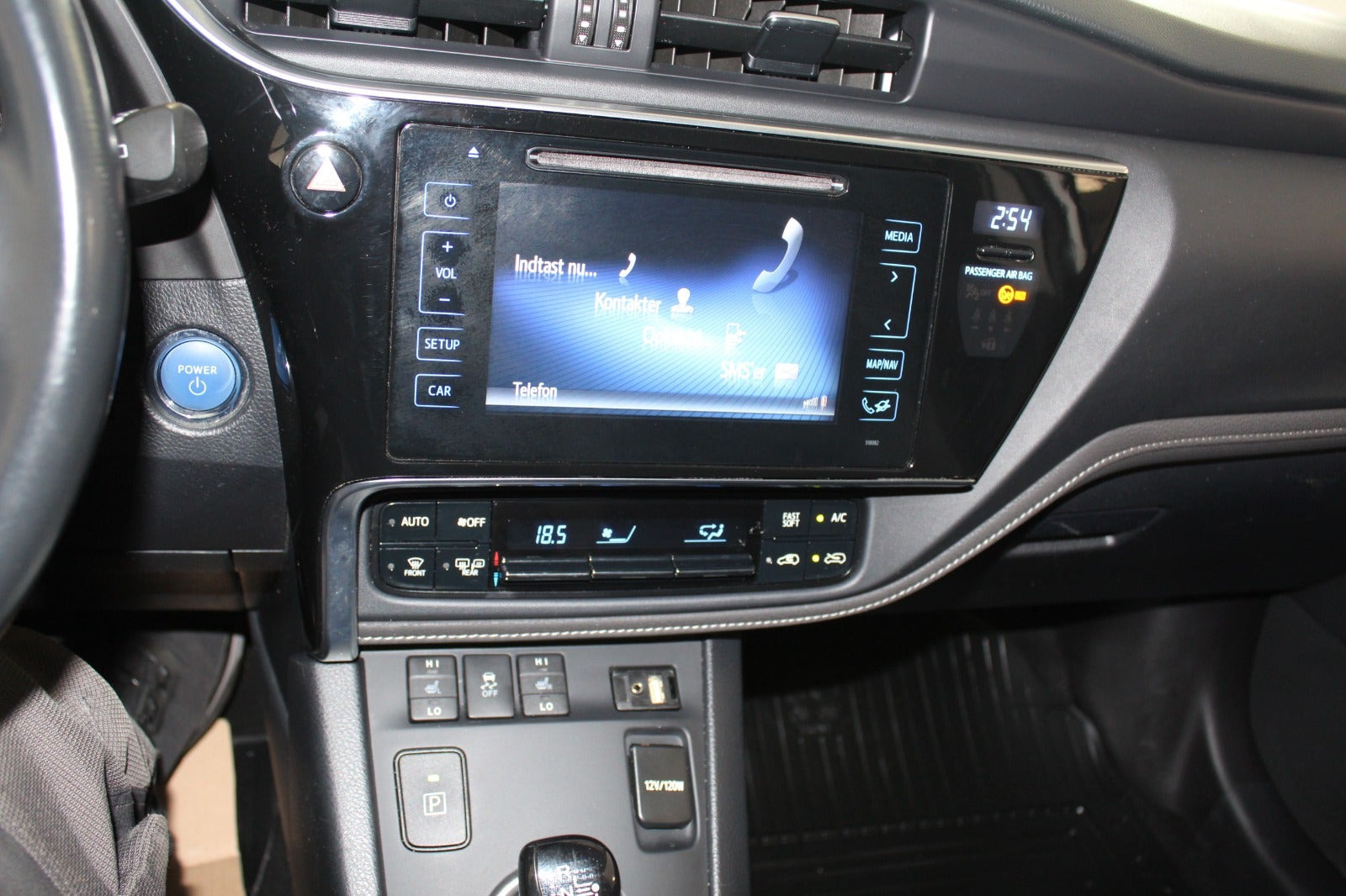 Hvid Toyota Auris fra 2018