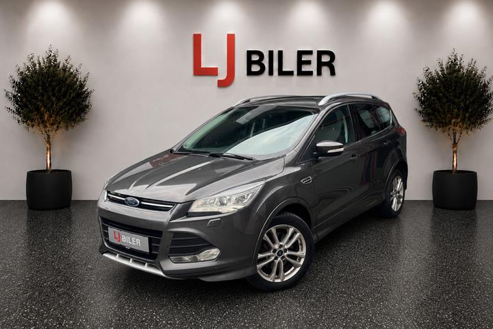 Grå Ford Kuga fra 2016 set udefra