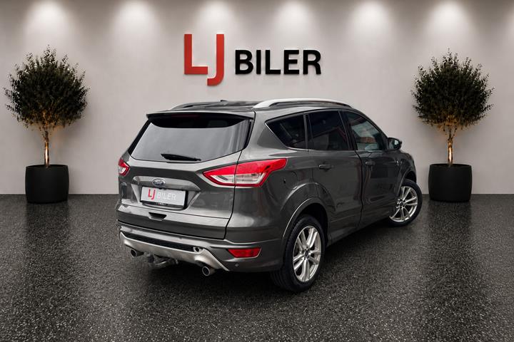 Grå Ford Kuga fra 2016