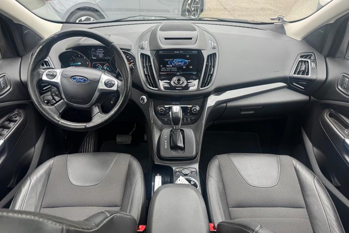 Grå Ford Kuga fra 2016