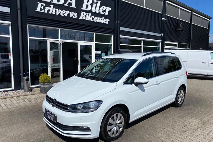 Hvid VW Touran fra 2023