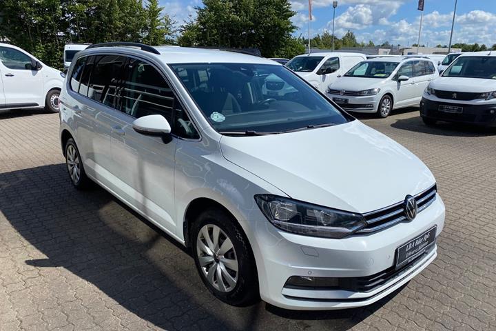 Hvid VW Touran fra 2023