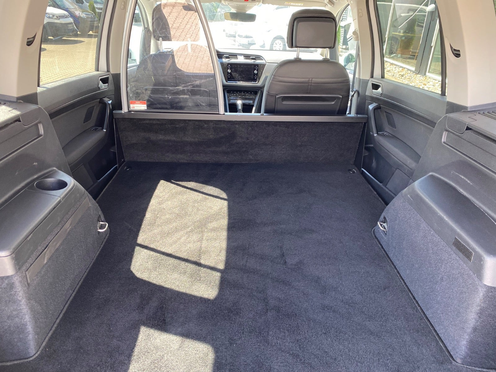 Hvid VW Touran fra 2023