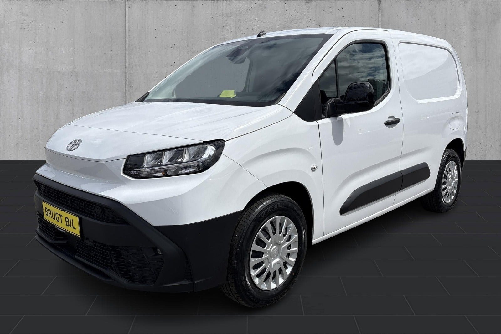 Hvid Toyota ProAce City fra 2026