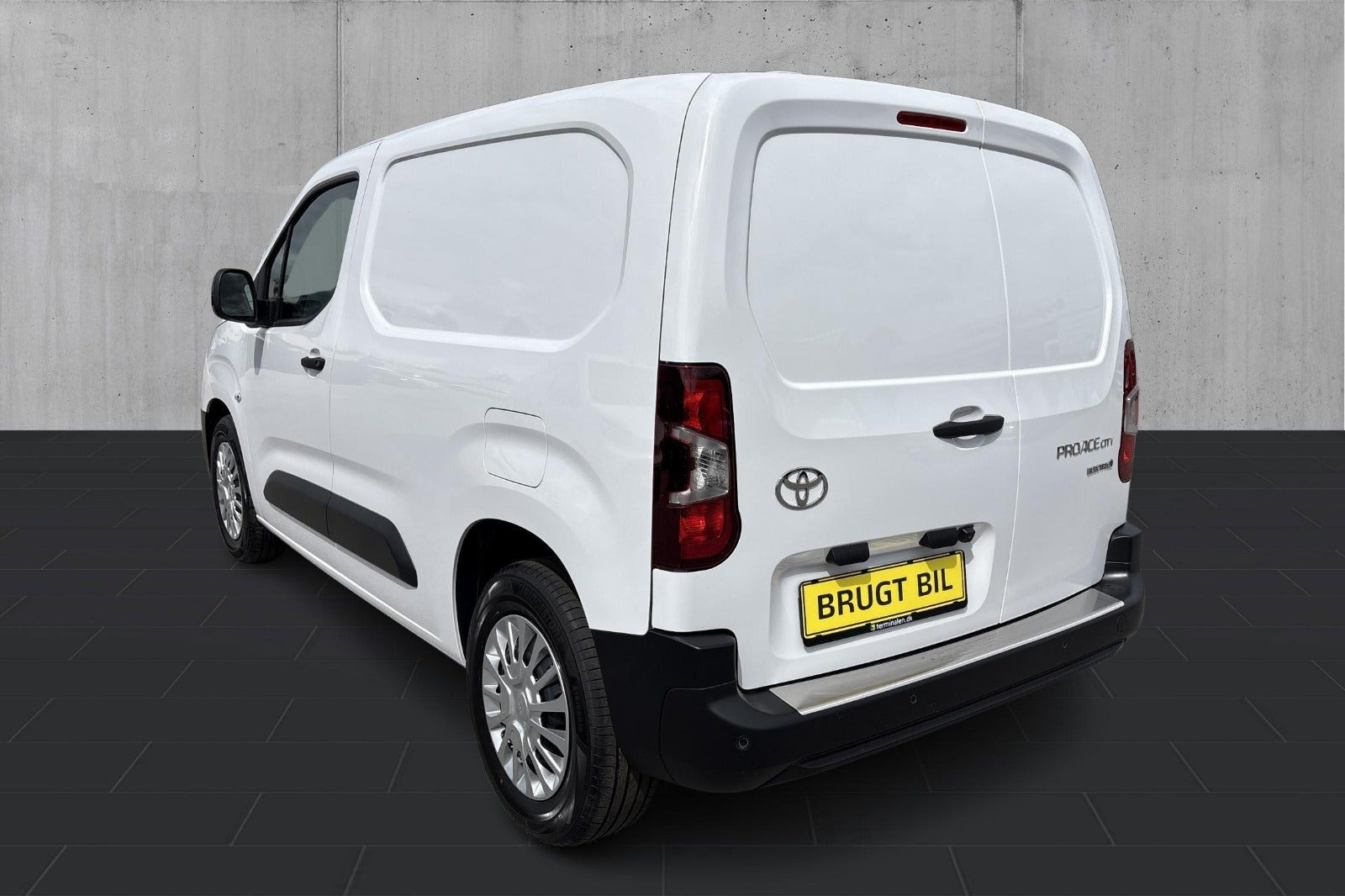 Hvid Toyota ProAce City fra 2026