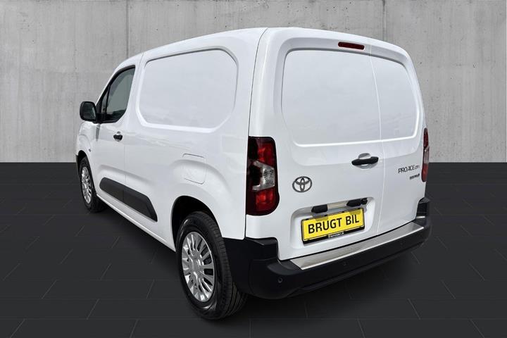 Hvid Toyota ProAce City fra 2026