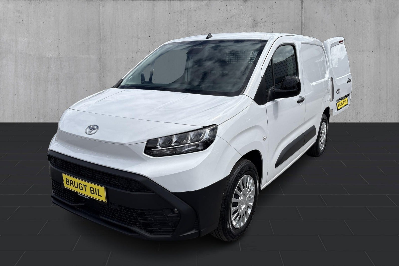 Hvid Toyota ProAce City fra 2026