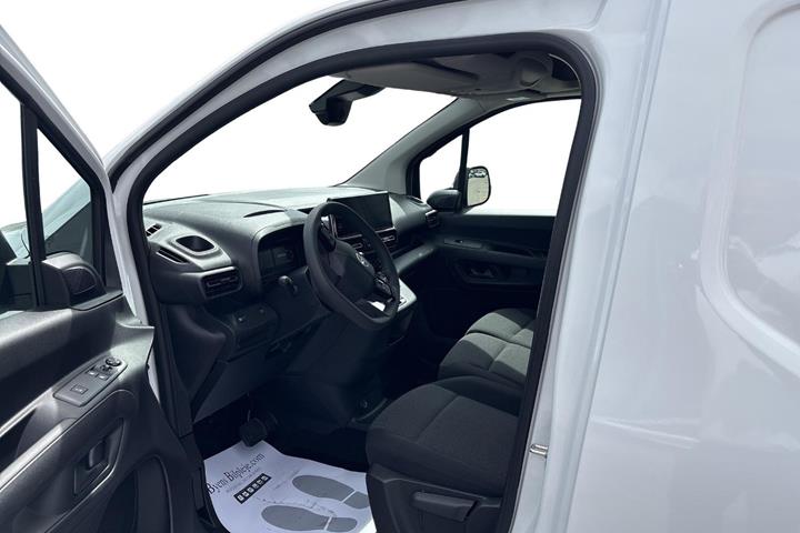 Hvid Toyota ProAce City fra 2026