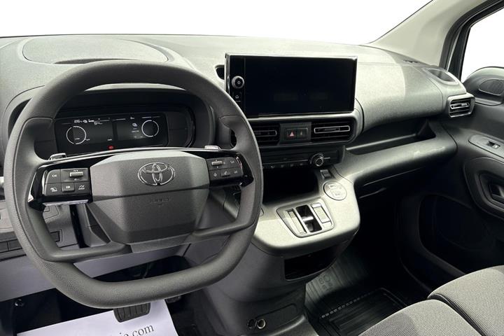 Hvid Toyota ProAce City fra 2026