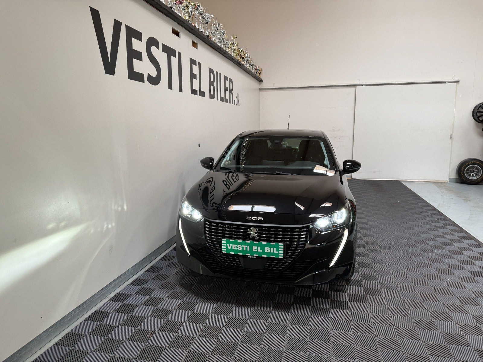 Sort Peugeot 208 fra 2023
