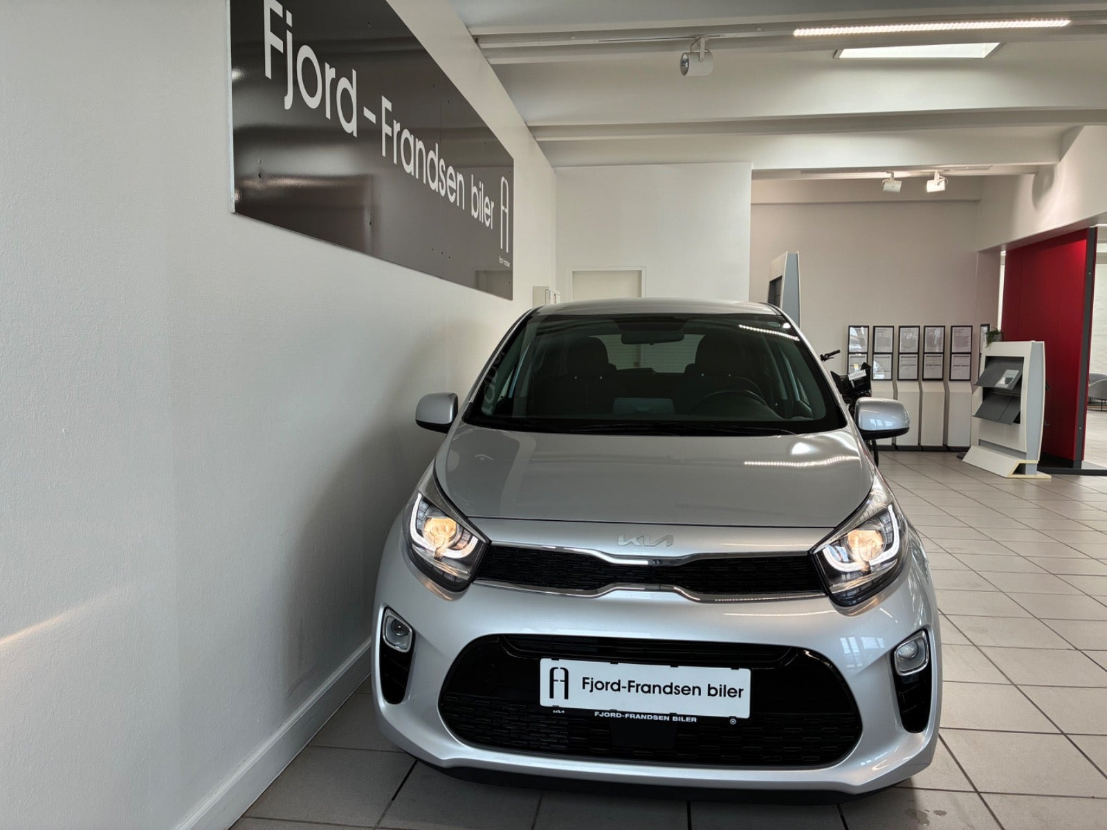 Sølv Kia Picanto fra 2023