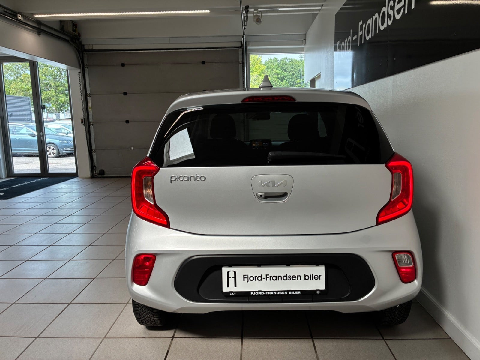Sølv Kia Picanto fra 2023