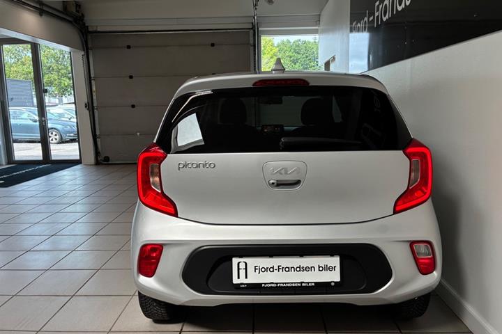 Sølv Kia Picanto fra 2023
