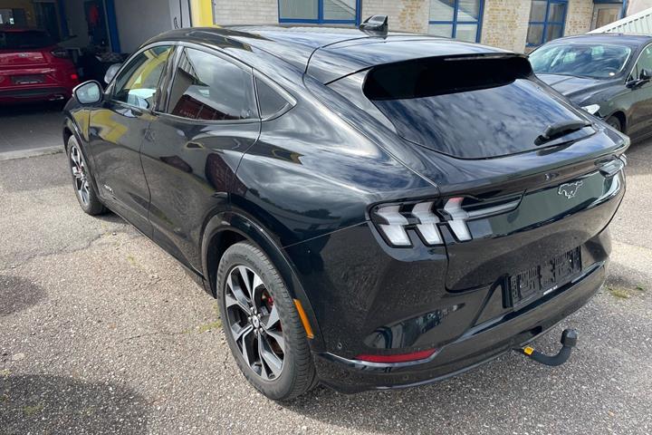 Sort Ford Mustang Mach-E fra 2023