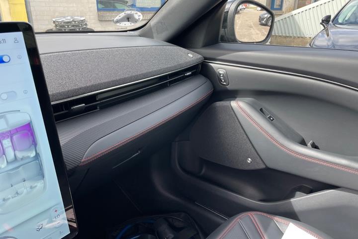 Sort Ford Mustang Mach-E fra 2023