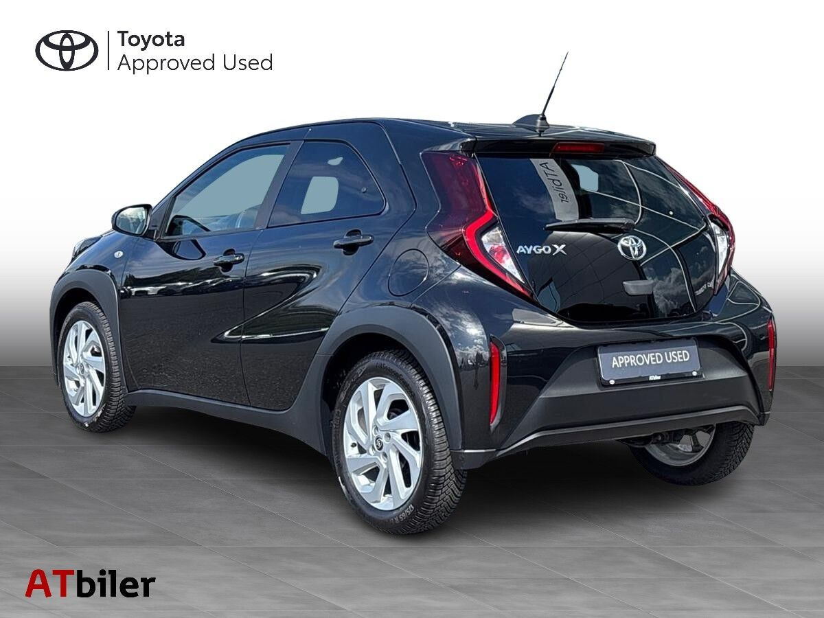 Sort Toyota Aygo X fra 2024