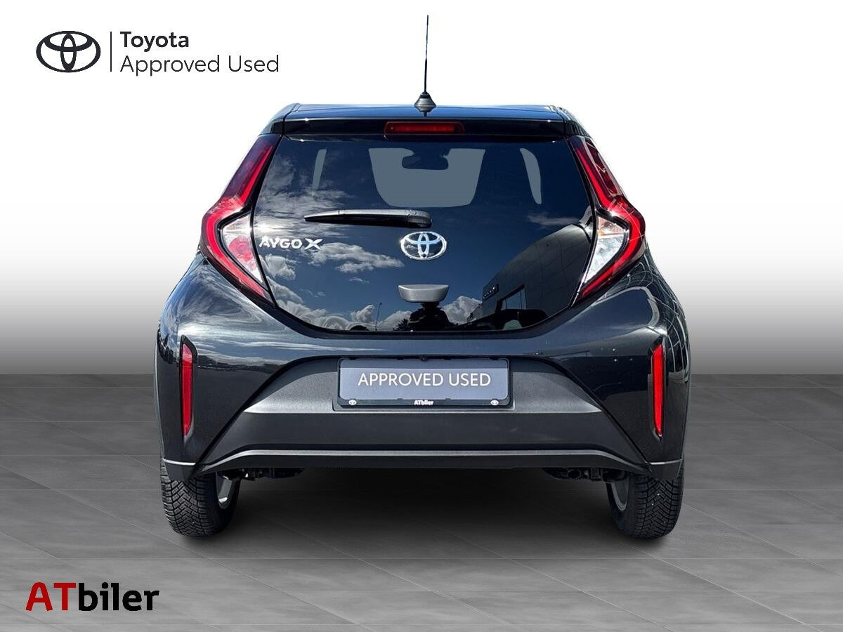 Sort Toyota Aygo X fra 2024
