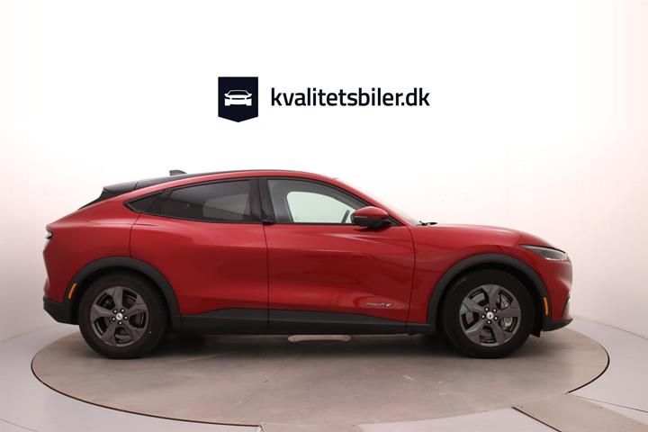 Rød Ford Mustang Mach-E fra 2021