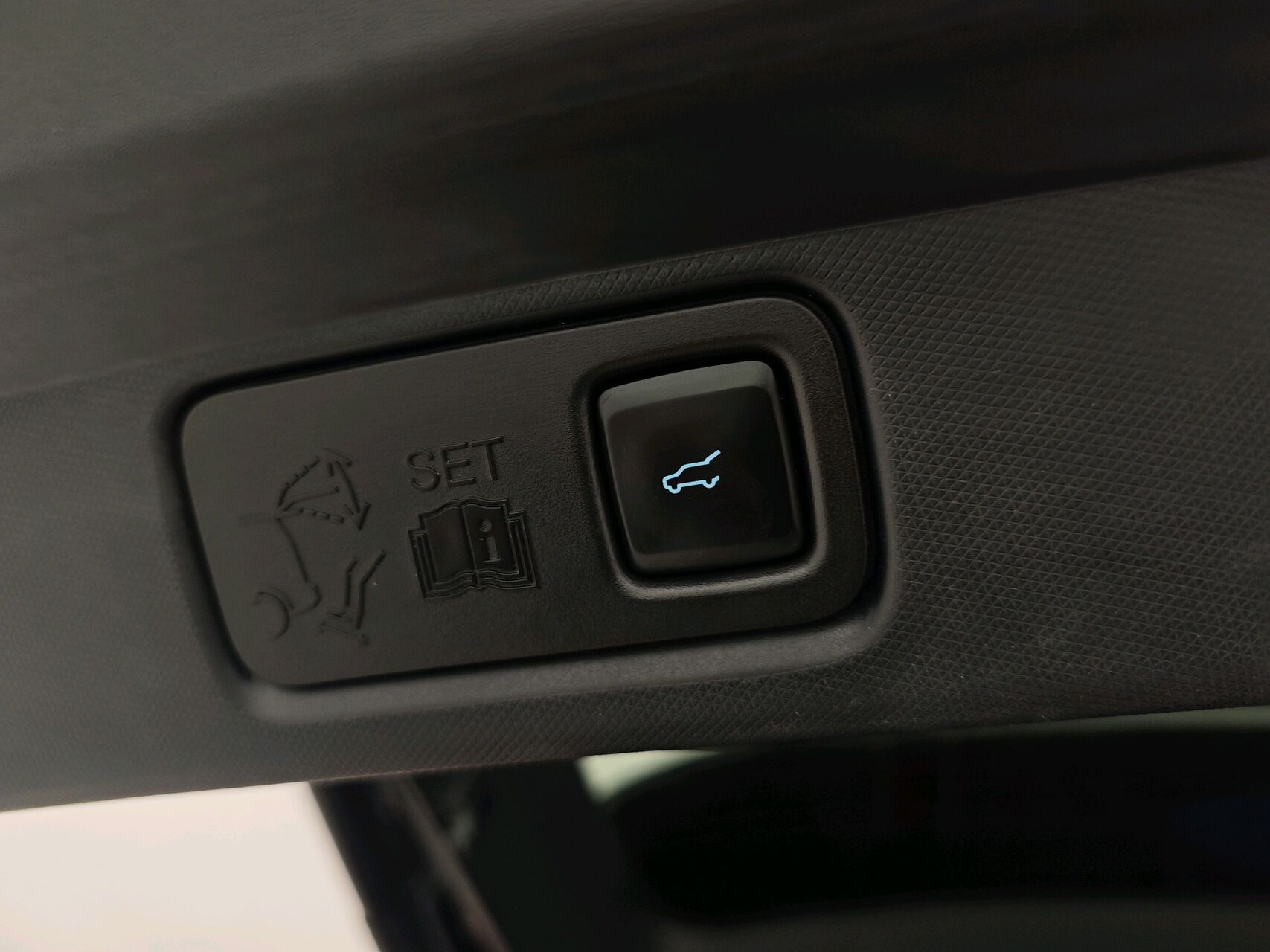 Rød Ford Mustang Mach-E fra 2021