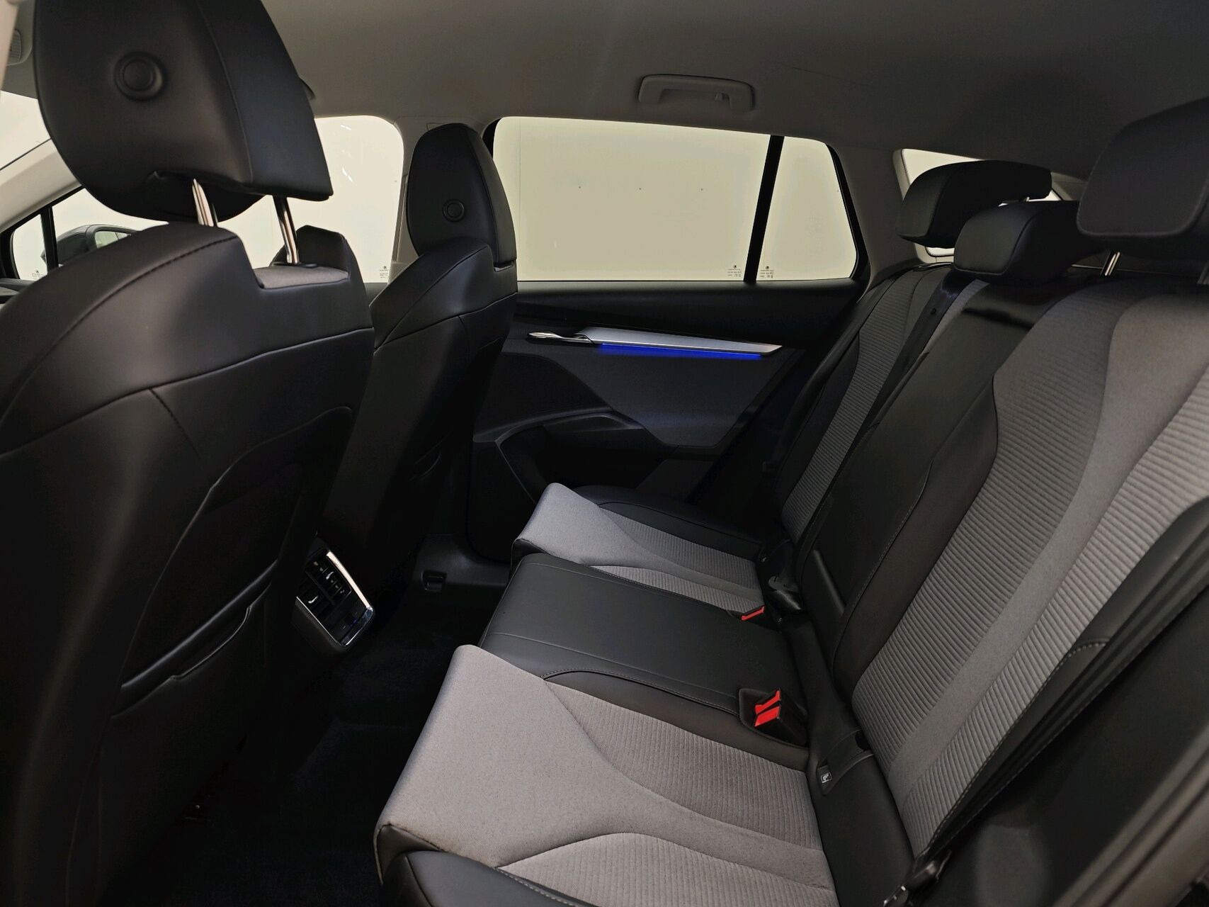 Sort Skoda Enyaq fra 2023