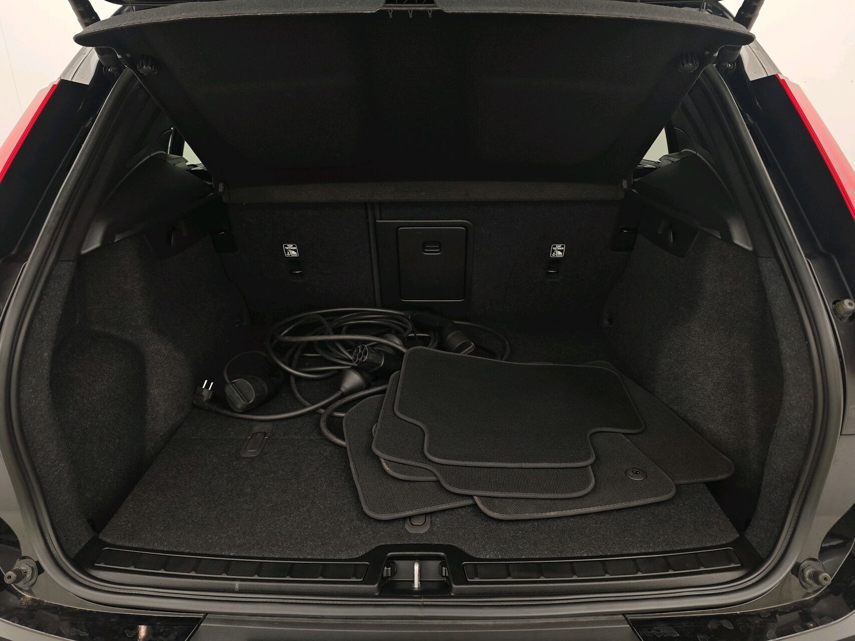 Sort Volvo XC40 fra 2022