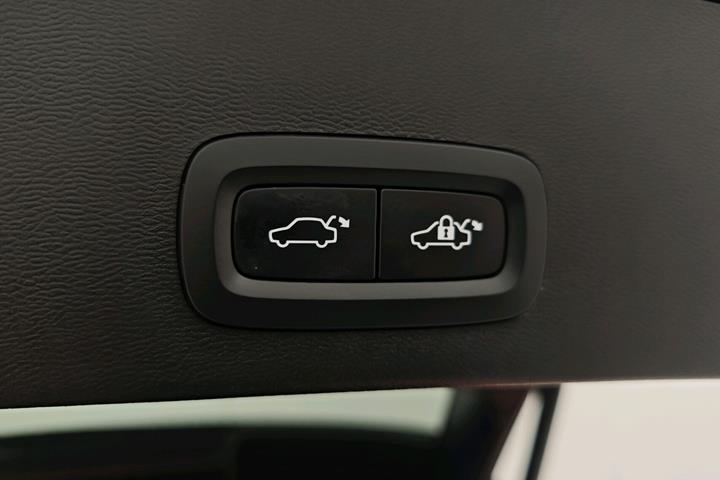 Sort Volvo XC40 fra 2022
