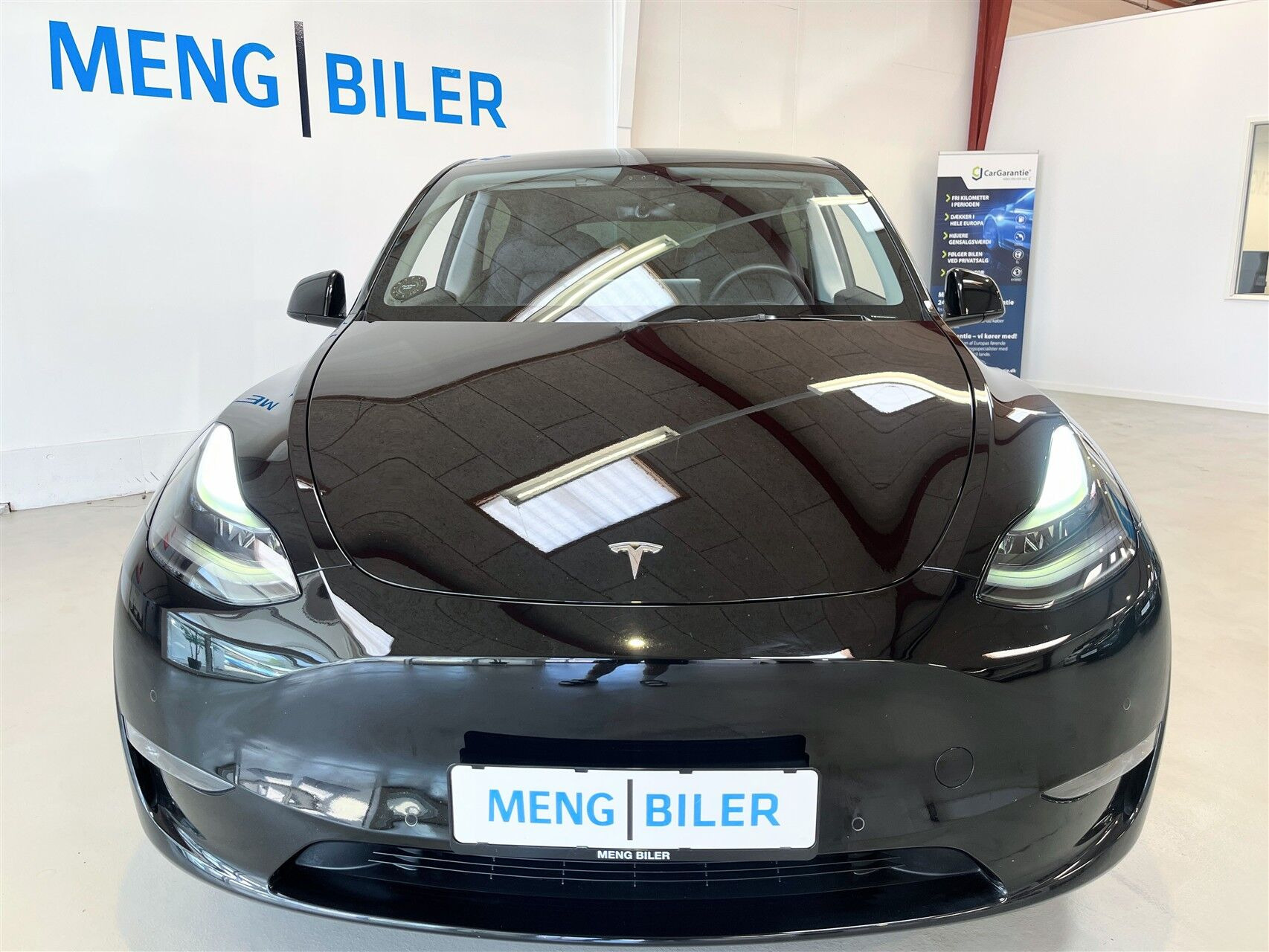 Sort Tesla Model Y fra 2022