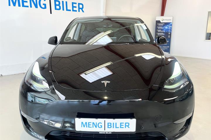 Sort Tesla Model Y fra 2022